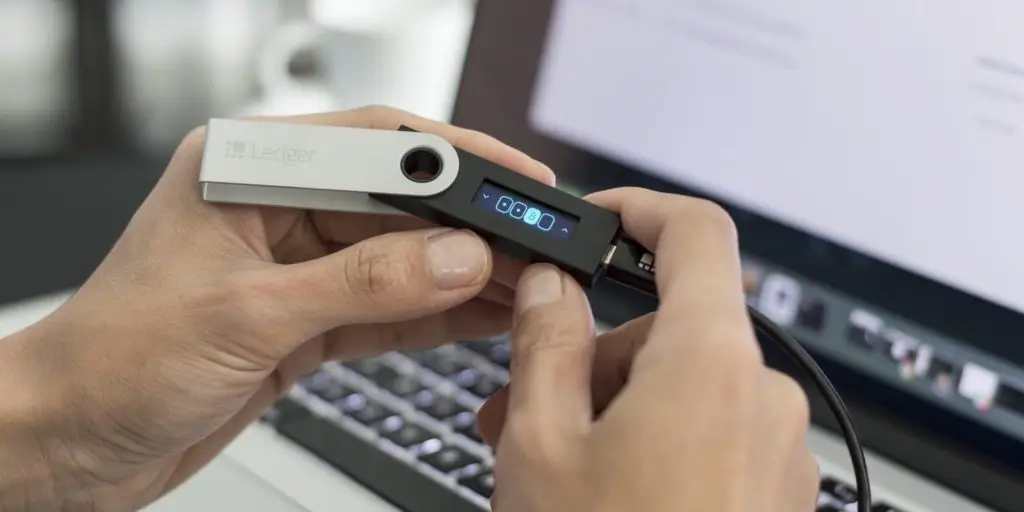 how to store your crypto offline using a cold wallet